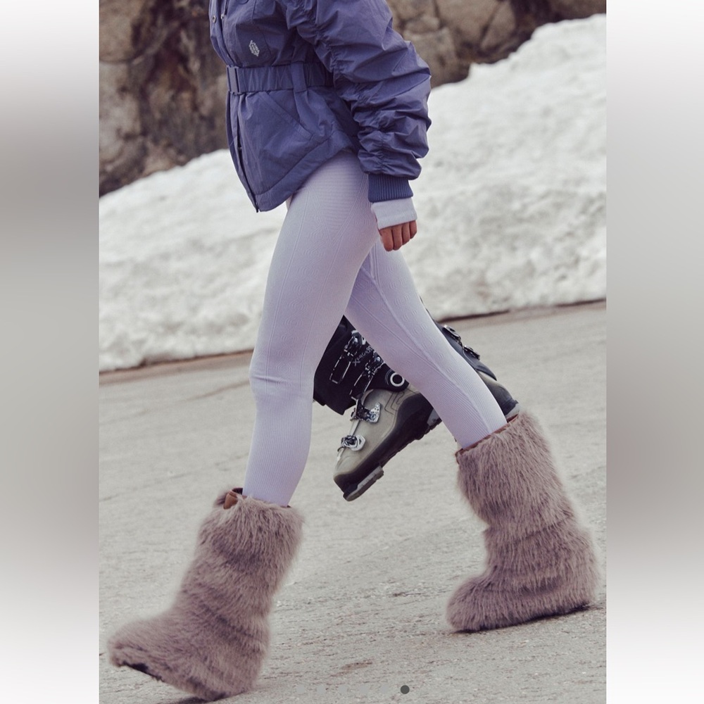 Chic Free People Fur Boots in Soft Beige - Size 8.5